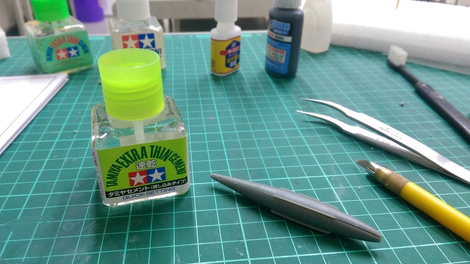 The Best Glue for Models & Miniatures: Buyer's Guide 2023